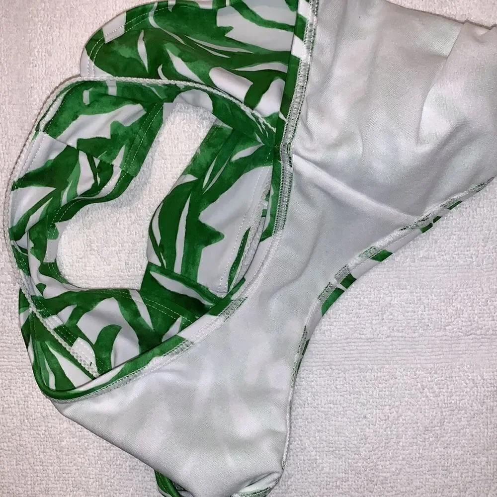 EXCELLENT CONDITION WOMEN’S ATHLETA RAIN FOREST SIZE LARGE BIKINI BOTTOMS